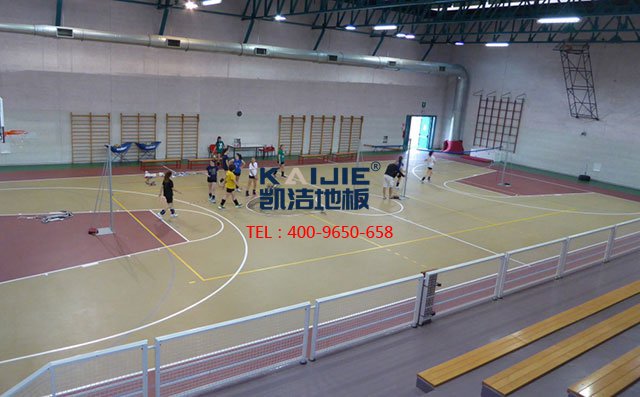 籃球場(chǎng)木地板新價(jià)格 籃球木地板廠家電話——?jiǎng)P潔地板