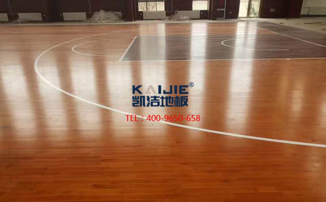籃球場(chǎng)運(yùn)動(dòng)木地板專用保養(yǎng)方法，你做對(duì)了嗎？——?jiǎng)P潔地板