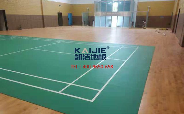 羽毛球館要安裝什么樣的運(yùn)動(dòng)木地板——?jiǎng)P潔地板