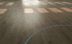 室內(nèi)籃球訓(xùn)練館木地板怎么防止開裂-籃球館木地板